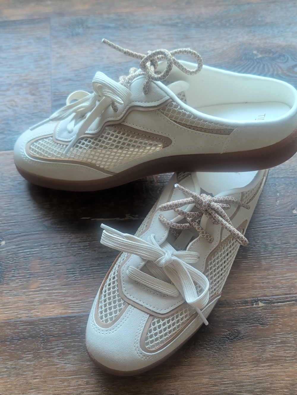 Time And Tru Size 8 Fashion Sneaker